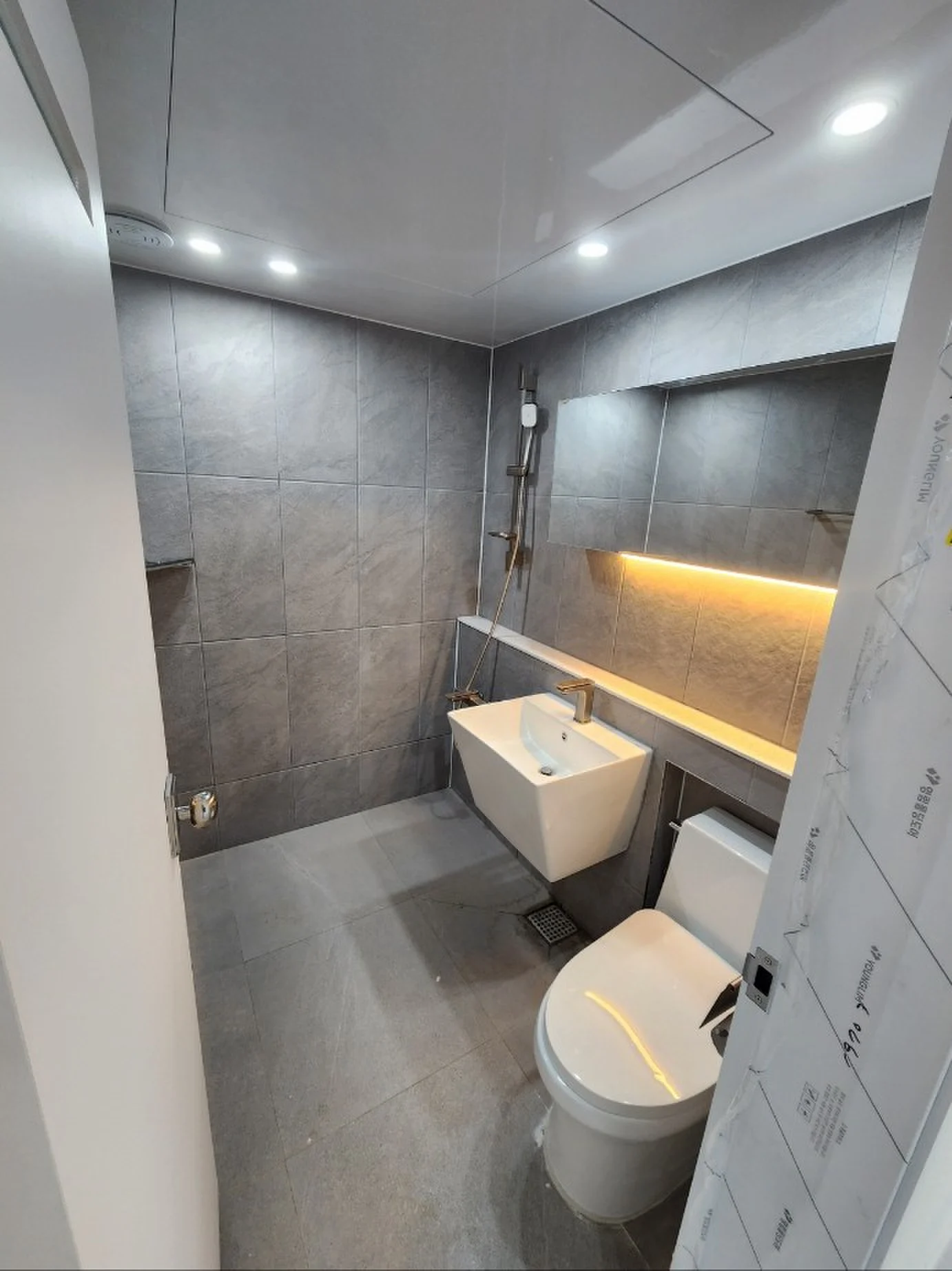 인천 남동구 아파트 화장실 리모델링 현장 배경